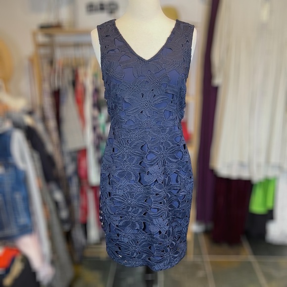 BANANA REPUBLIC ~ Blue Cut-Out Lace Sheath Dress ~ Size 4 - Picture 1 of 9